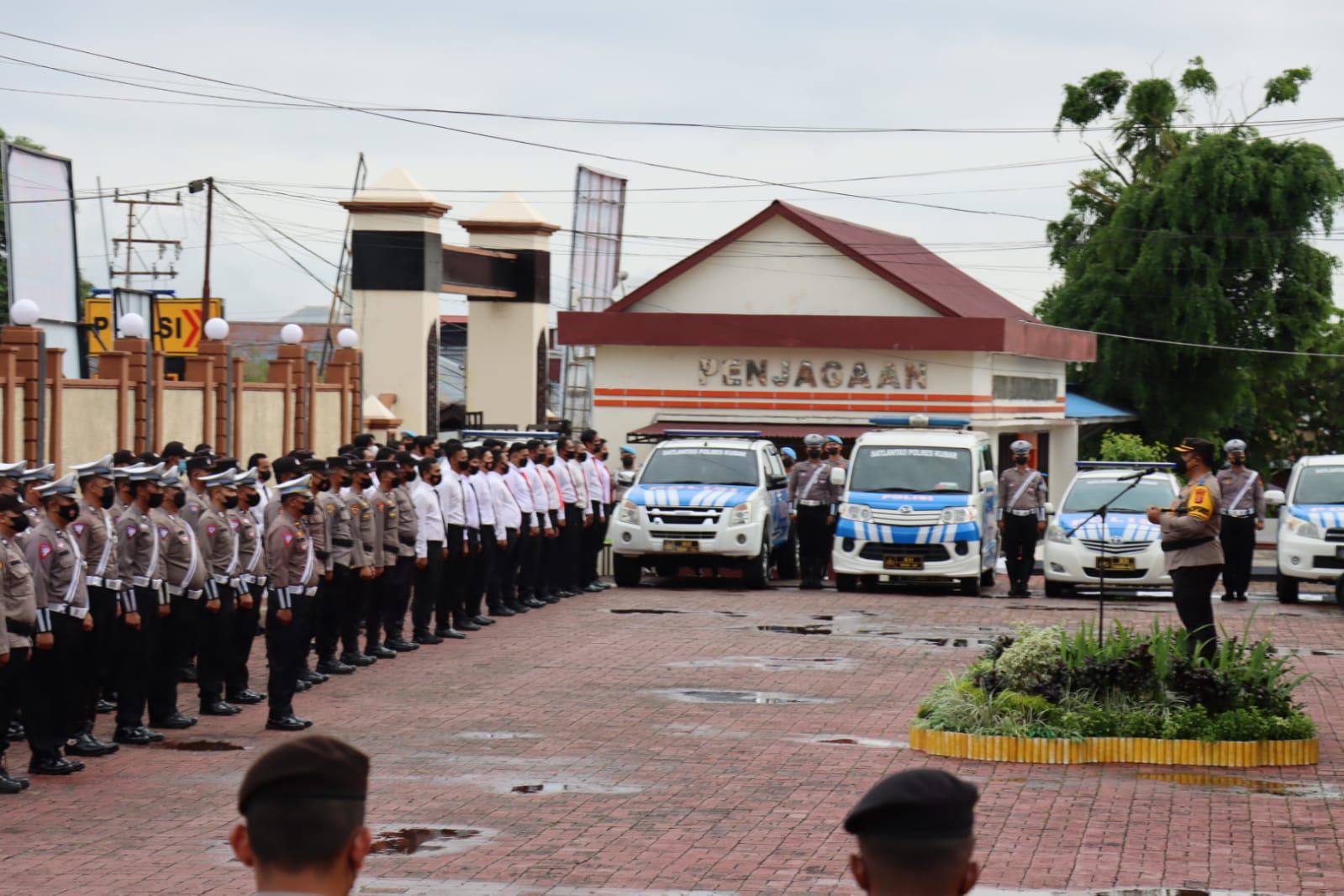 Polres Kutai Barat  Menggelar Operasi Zebra Mahakam 2022 Di Halaman Mako  Polres Kubar
